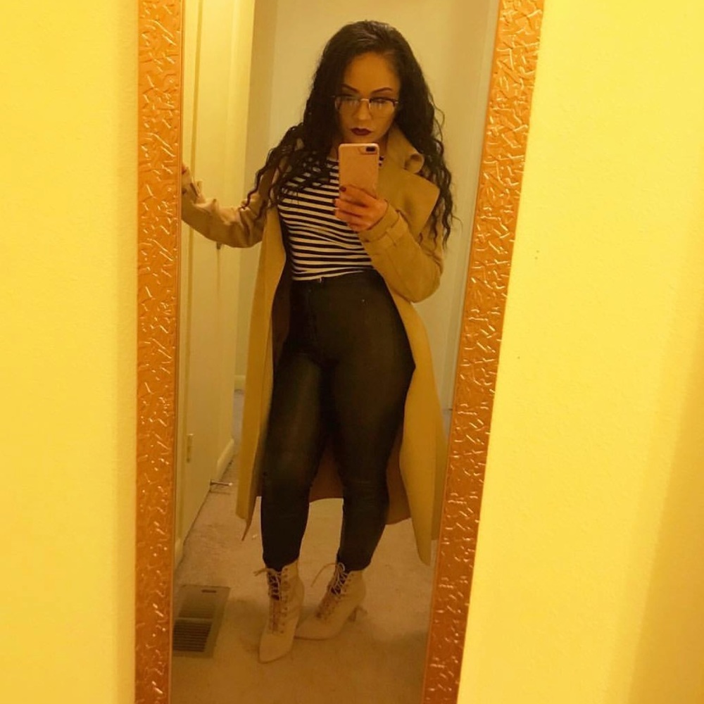 Meet your Posher, Desi